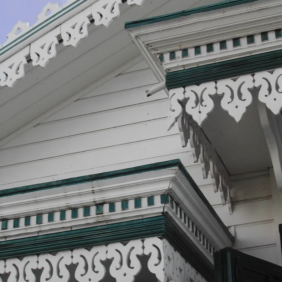 Lambrequin en finition de store